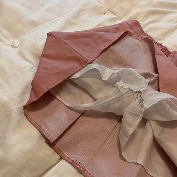 Baby pink pleated school girl skirt - Picture 4 of 6